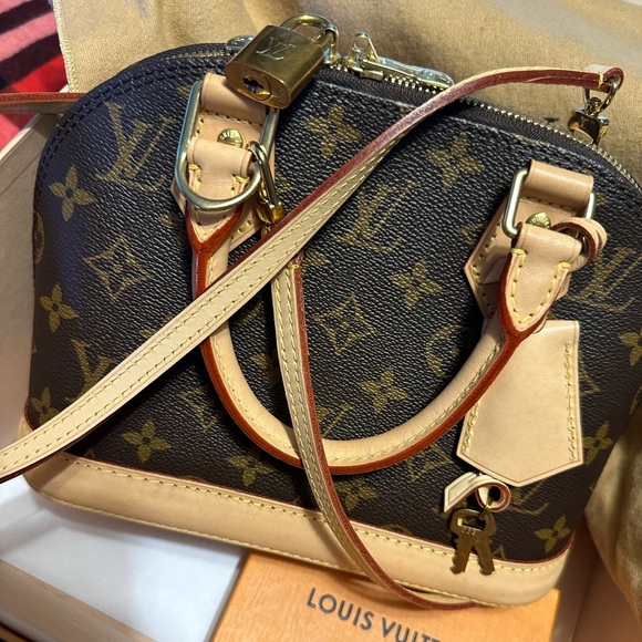 Authentic Louis Vuitton Alma BB in Monogram Microchip - Picture 5 of 14